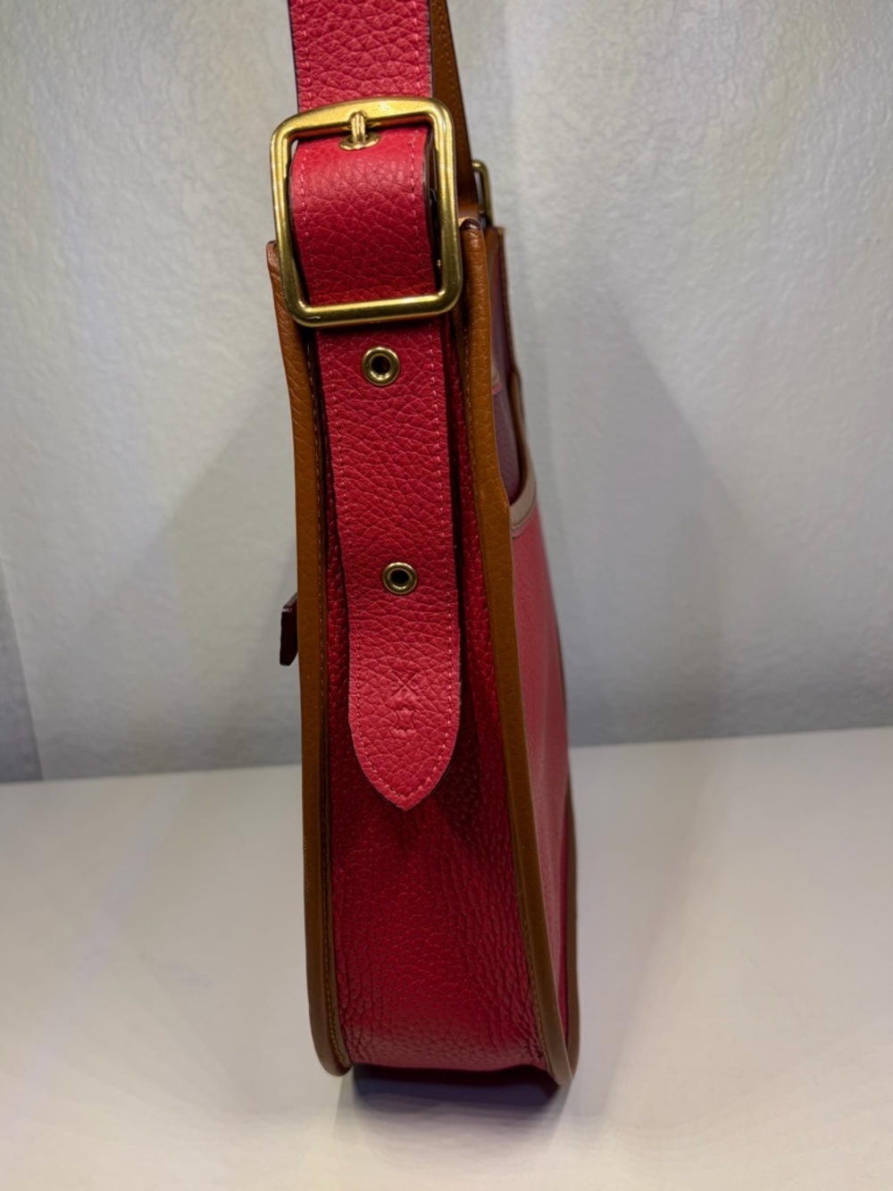 Coach Emery Crossbody In Colorblock Brass Red Apple
Glovetanned Leather! NWOT - Picture 6 of 12